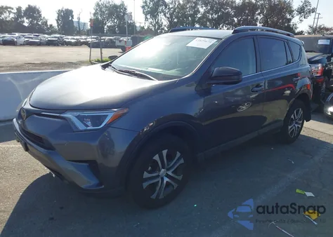 2017 Toyota Rav4 Le z USA, uszkodzony, nr VIN JTMZFREV5HJ700522